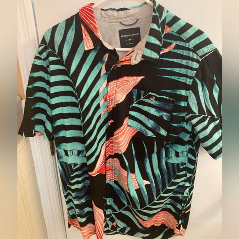 Modern Amusement men’s Sz XL Multicolor Tropical short sleeve Shirt 100% cotton